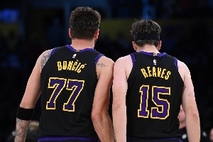湖人vs詹姆斯直播_NBA高清免费观看_湖人vs詹姆斯比赛回放视频集锦