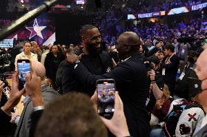 詹姆斯vs乔丹直播_NBA高清免费观看_詹姆斯vs乔丹比赛回放视频集锦
