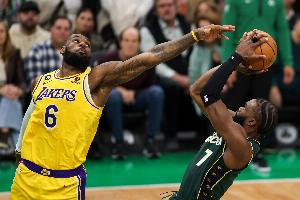 詹姆斯vs76人直播_NBA高清免费观看_詹姆斯vs76人比赛回放视频集锦